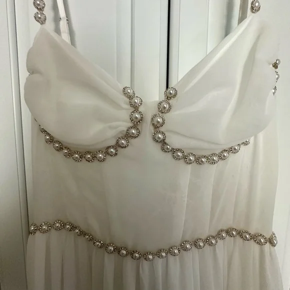 V. Chapman The Gwen Dress in White